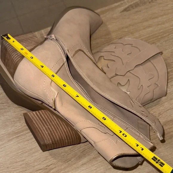 DV by Dolce Vita Beige Heeled Boots - Picture 11 of 11